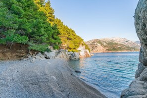 Beach nearby - Apartments Ivante (Omis)