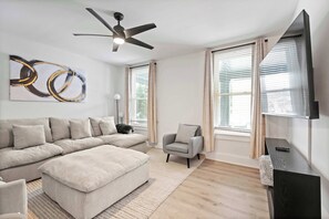 Living area - Rivers Edge Retreat For 10ppl (Dayton)