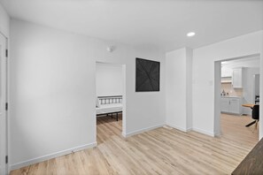 3 bedrooms, individually decorated, individually furnished, desk - Rivers Edge Retreat For 10ppl (Dayton)