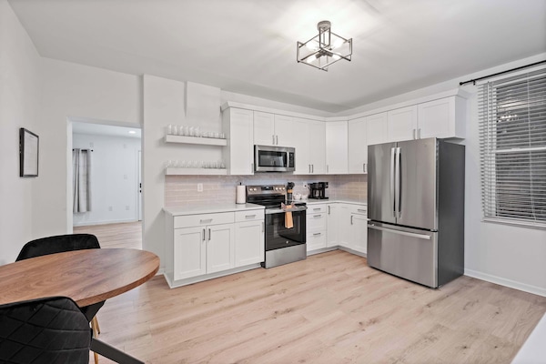 House, Multiple Beds, Patio, Garden View (Rivers Edge Retreat) | Private kitchen