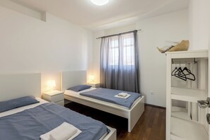 Apartment (A1) | Desk - Apartment Central Park (Split)