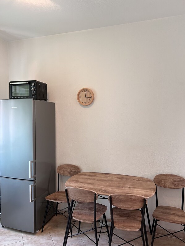 Apartment (A1) | Private kitchen | Fridge, microwave, stovetop, electric kettle - Apartment Simi (Postira)