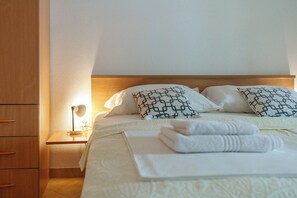 Studio (A7) | Free WiFi - Apartments "ruza" Baska Voda (Baska Voda)