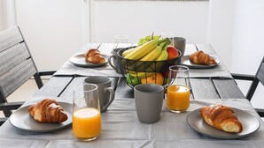 Tempat makan luar