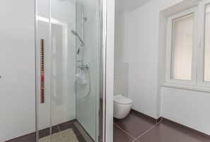 Studio (A1) | Bathroom | Shower - Apartment Oldtown With Parking (Vodice)