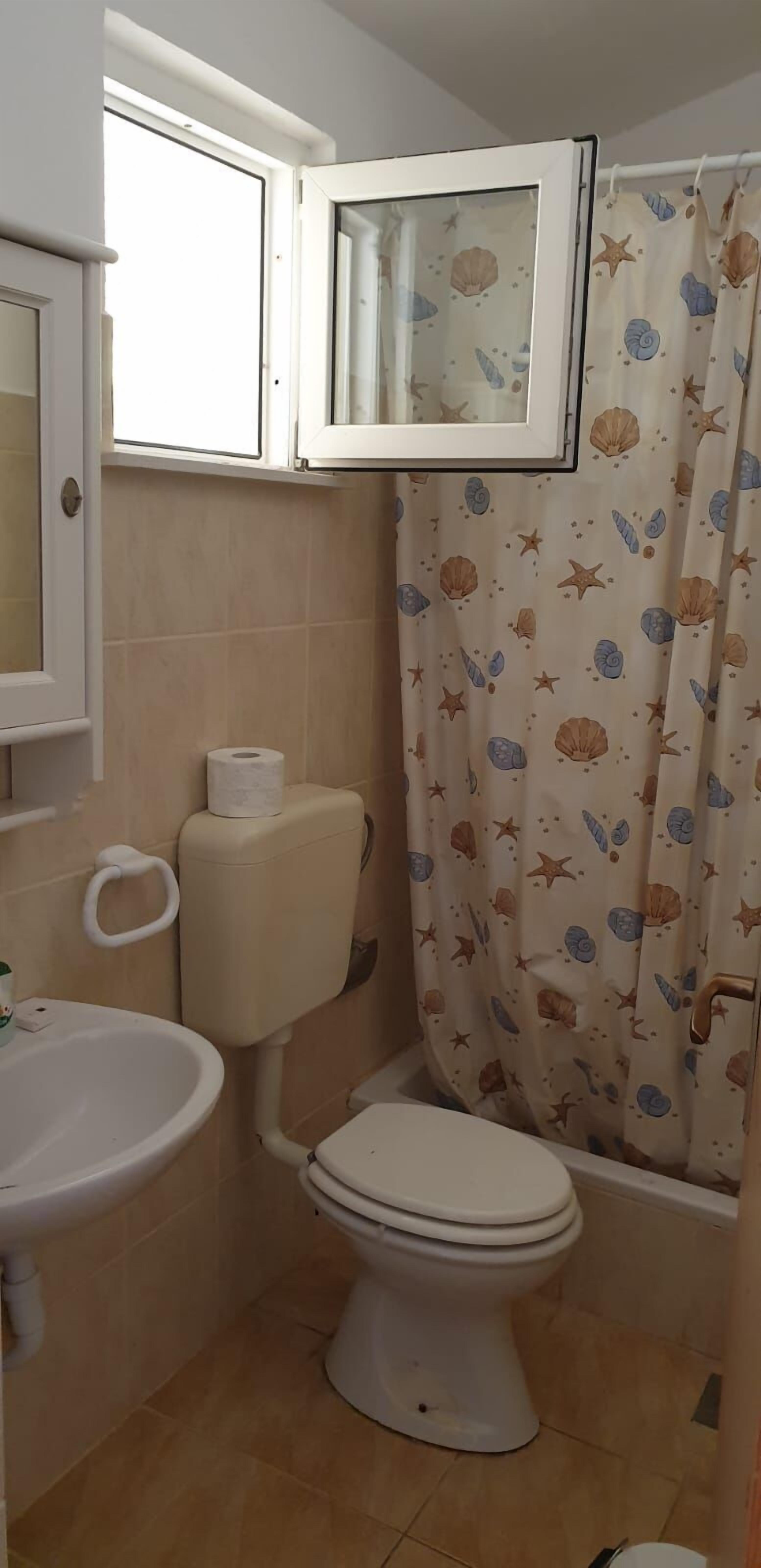 Room (S1) | Bathroom | Towels