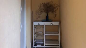 Room (S1) | Living room