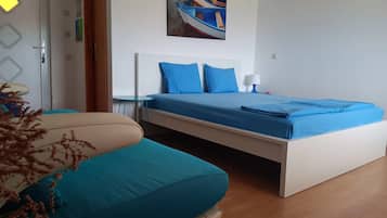 Room (S1)