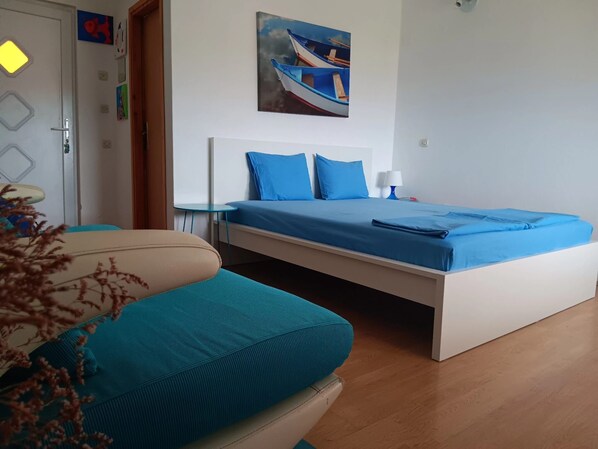 Room (S1) - Room Art Room (Starigrad)