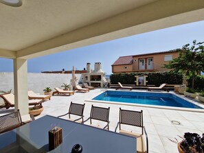 Hồ bơi ngoài trời 