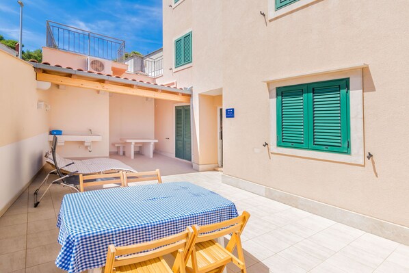 Apartment (A1) | Terrace/patio - Apartment Fontana (Postira)