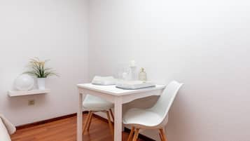 Room (S2) | Free WiFi