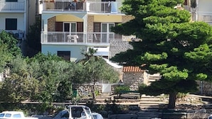 A coastal building with multiple balconies and a view of the sea. - Apartment D&D Grubisic (Sibenik)