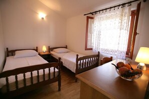 House | Iron/ironing board, free WiFi - House Sea Front (Okrug)