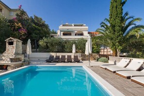 Outdoor pool - House Sea Front (Okrug)