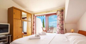 House | Iron/ironing board, free WiFi - House Sea Front (Okrug)