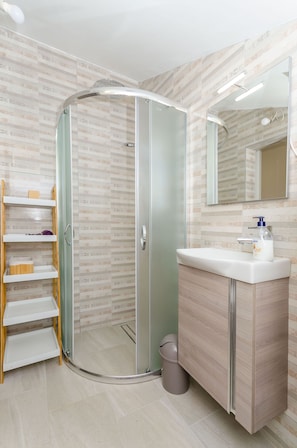 Appartement (A2) | Salle de bain | Douche