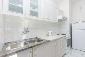 Apartment (A1) | Private kitchen - Apartment Lele (Omis)