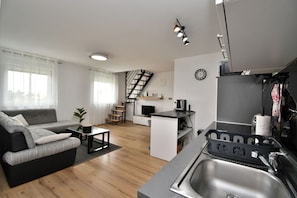 Apartment (A1) | Private kitchen | Fridge, microwave, oven, stovetop - Apartment Bellevue (Vodnjan)