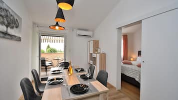 Apartment (A1) | Dining