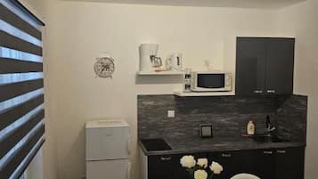 Apartment (A2) | Dining