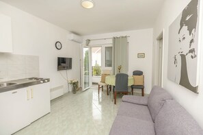 Apartment (A1) | Living room - Apartments Beachfront Srima (Vodice)