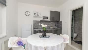 Departamento (A2) | Cocina privada | Cafetera de espresso, refrigerador y parrilla de estufa
