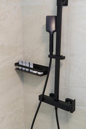 Shower - Apartments Bila (Podstrana)