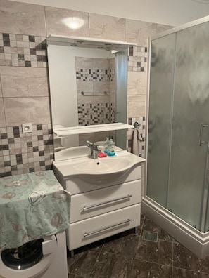 Apartment (A3) | Bathroom | Towels - Apartments Zora (Biograd na Moru)
