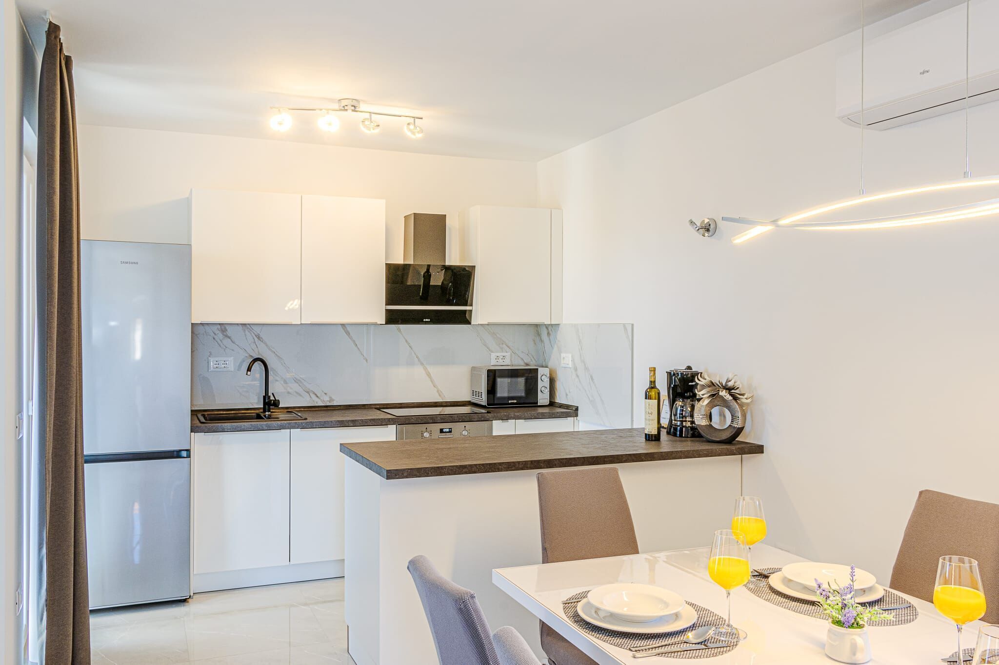 Apartment (A2) | Eigene Küche | Kühlschrank, Mikrowelle, Ofen, Herdplatte