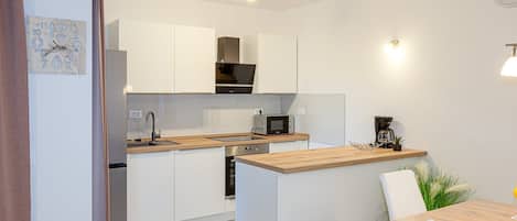 Lägenhet (A1) | Eget kök | Kylskåp, mikrovågsugn, ugn och spishäll