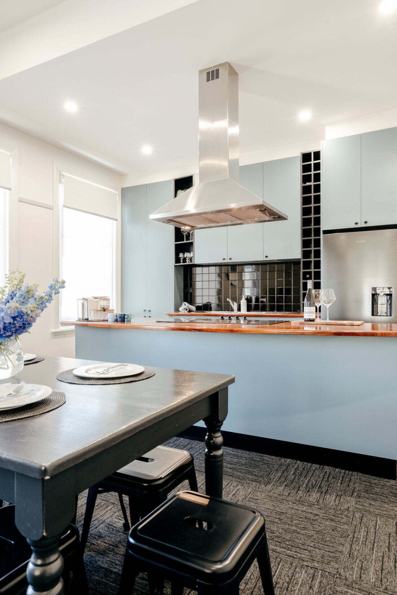 オーブン、コーヒー / ティーメーカー、ハイチェア、調理器具と食器