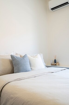 2 habitaciones, escritorio, tabla de planchar con plancha y wifi 