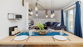 Apartment (A4) | Dining