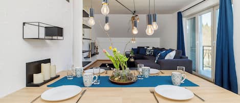 Apartment (A4) | Dining
