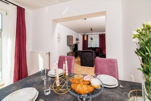 Apartment (A1) | Eigene Küche | Kühlschrank, Ofen, Herdplatte, Geschirrspüler