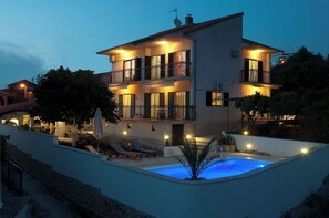 Courtyard - House Mrcela 200m From Beach (Okrug)