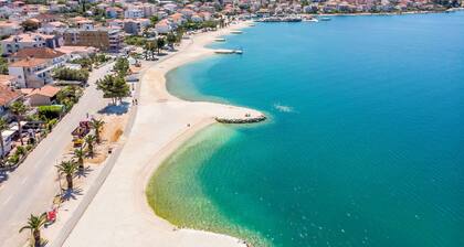 House Mrcela 200m From Beach