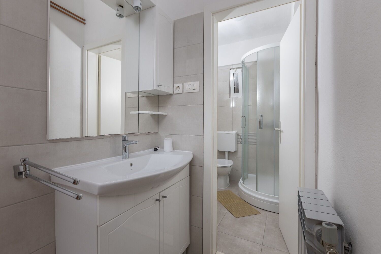 Room (S1) | Bathroom