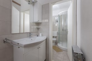 Bathroom - Rooms Matija (Baska Voda)