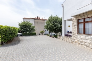 Bãi đậu xe tự phục vụ miễn phí 