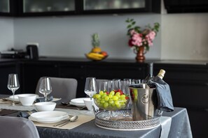 Apartment (A1) | Dining