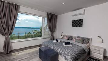 خزنة داخل الغرفة ومكواة/لوح كي وواي فاي مجانًا