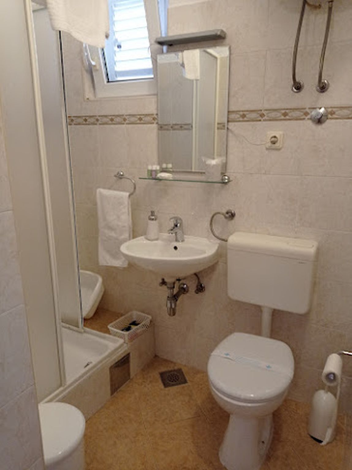 Studio (A2) | Badezimmer