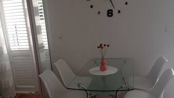 Apartment (A3) | Dining