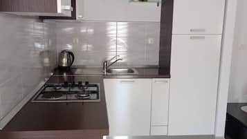 Appartement (A3) | Cuisine privée | Réfrigérateur, plaque de cuisson, bouilloire électrique