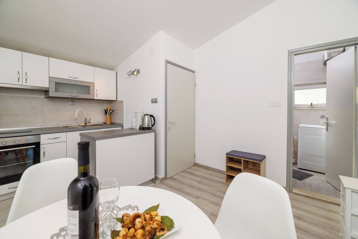 Studio (A2) | Cuisine privée | Cafétière à espresso, réfrigérateur, surface de cuisson