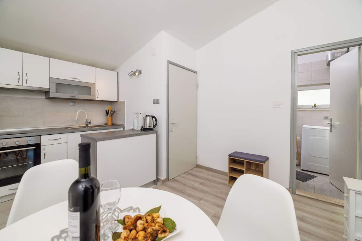 Studio (A2) | Private kitchen | Fridge, stovetop, espresso maker, electric kettle