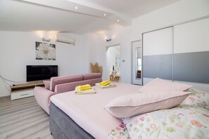 Studio (A2) | Free WiFi - Apartments Biserka (Rab)