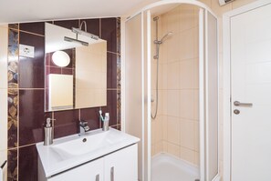Apartment (A2) | Bathroom | Shower - Apartments Sara (Rogoznica)